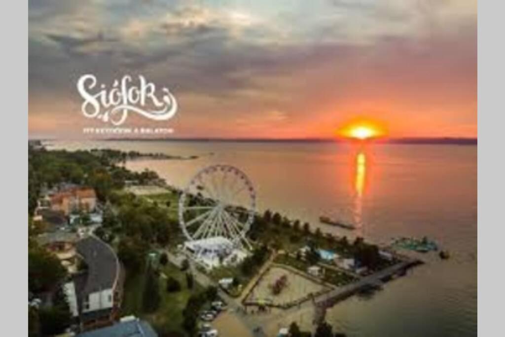 Lido Di Siofok - Aranypart - Minden 1 Percre! Lejlighed Eksteriør billede