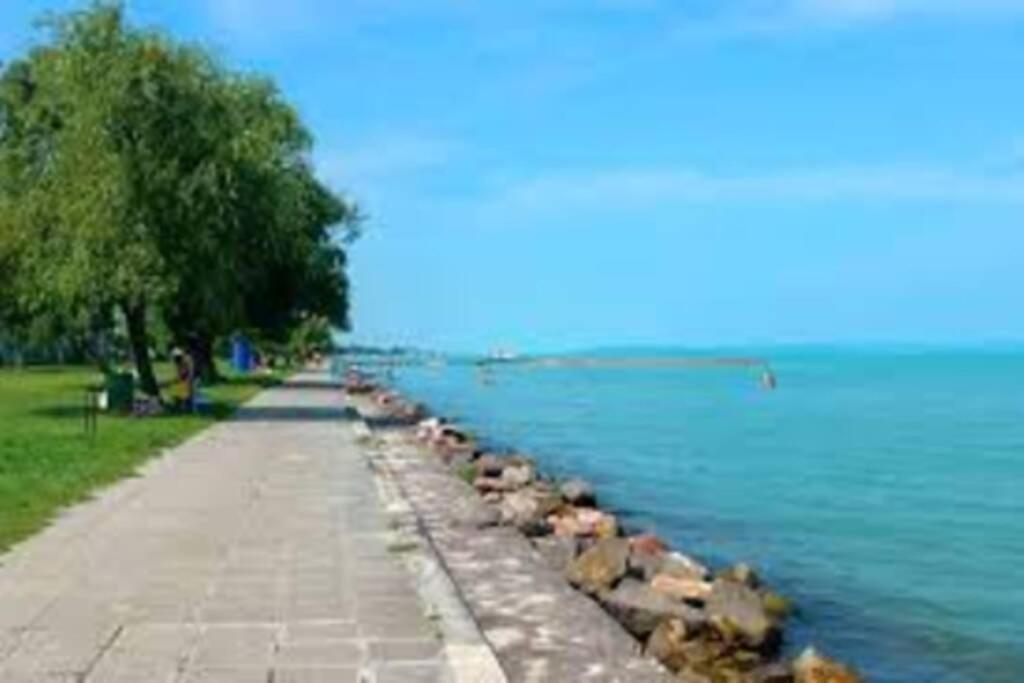 Lido Di Siofok - Aranypart - Minden 1 Percre! Lejlighed Eksteriør billede