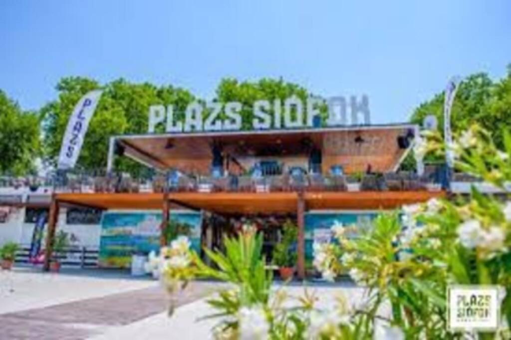 Lido Di Siofok - Aranypart - Minden 1 Percre! Lejlighed Eksteriør billede