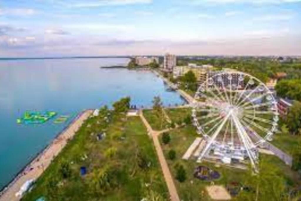 Lido Di Siofok - Aranypart - Minden 1 Percre! Lejlighed Eksteriør billede